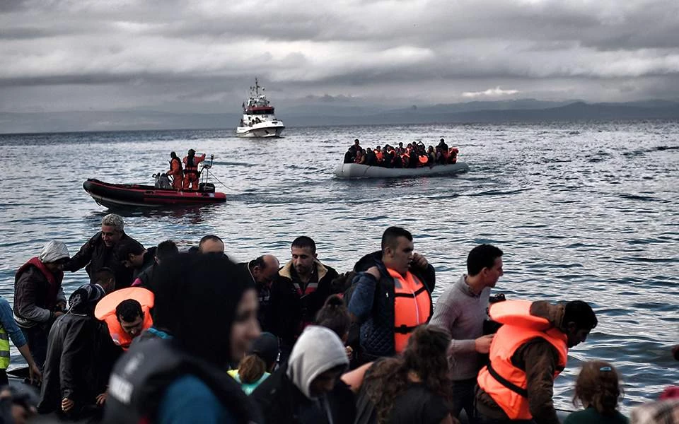 Σε εξέλιξη ο υβριδικός «πόλεμος» των Τούρκων: Αποβίβαση εκατοντάδων μεταναστών στη Λέσβο καθ’όλη τη διάρκεια της νύχτας